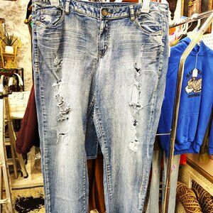 Plus Size Women's Front Ripped Ankle Jeans